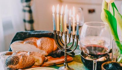 铁杆粉丝！詹姆斯晒俄亥俄州大橄榄球队定制耳机 期待新赛季